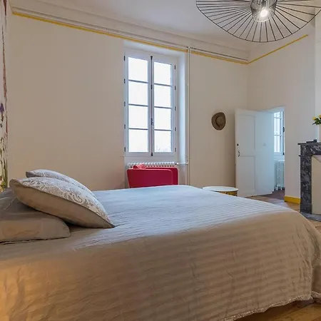 Chateau De Bed & Breakfast